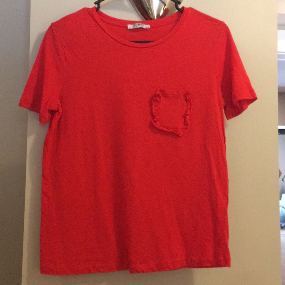 Red T-shirt with ruffle pocket